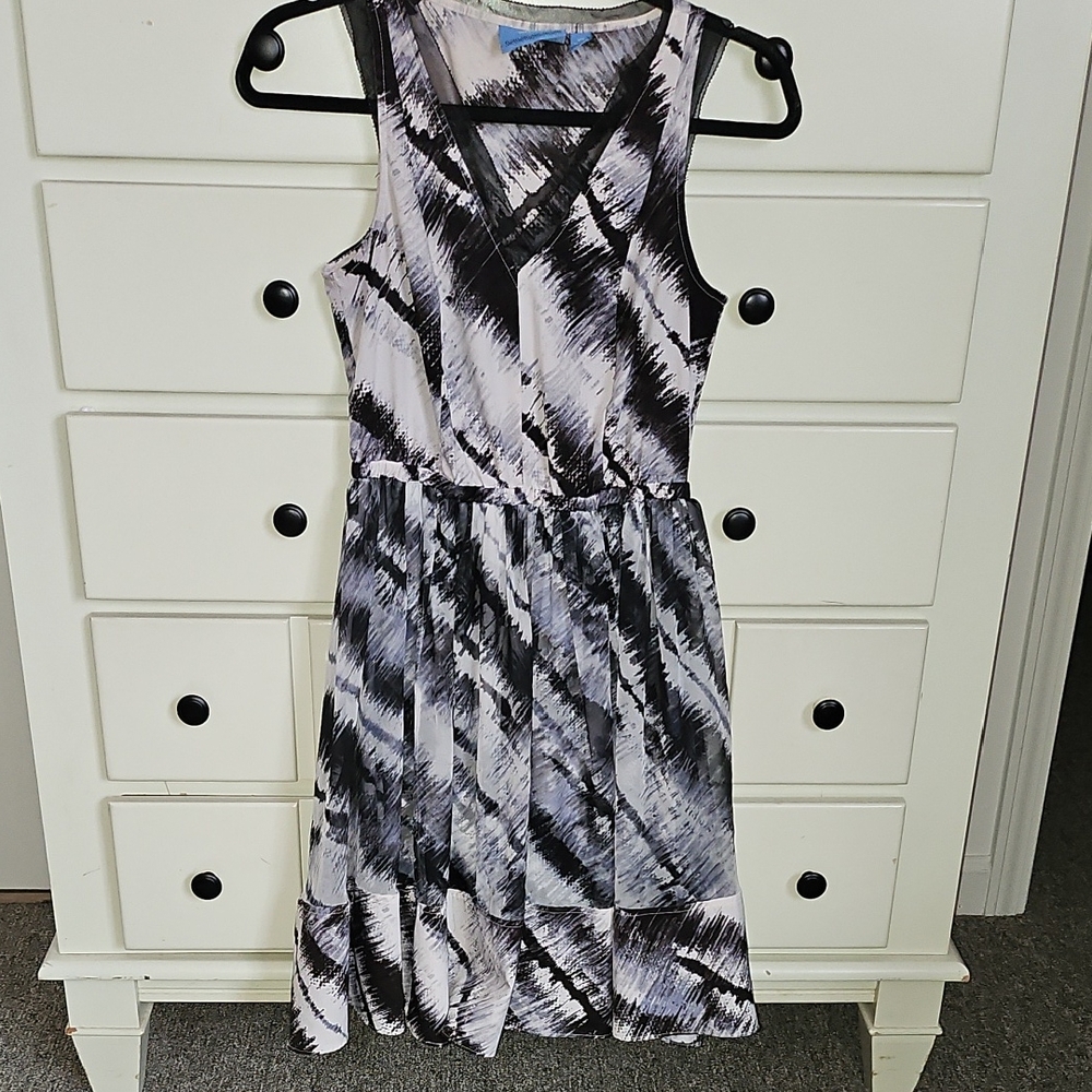 Simply Vera Vera Wang Black and White Patterned Midi Dress 💓$4/25